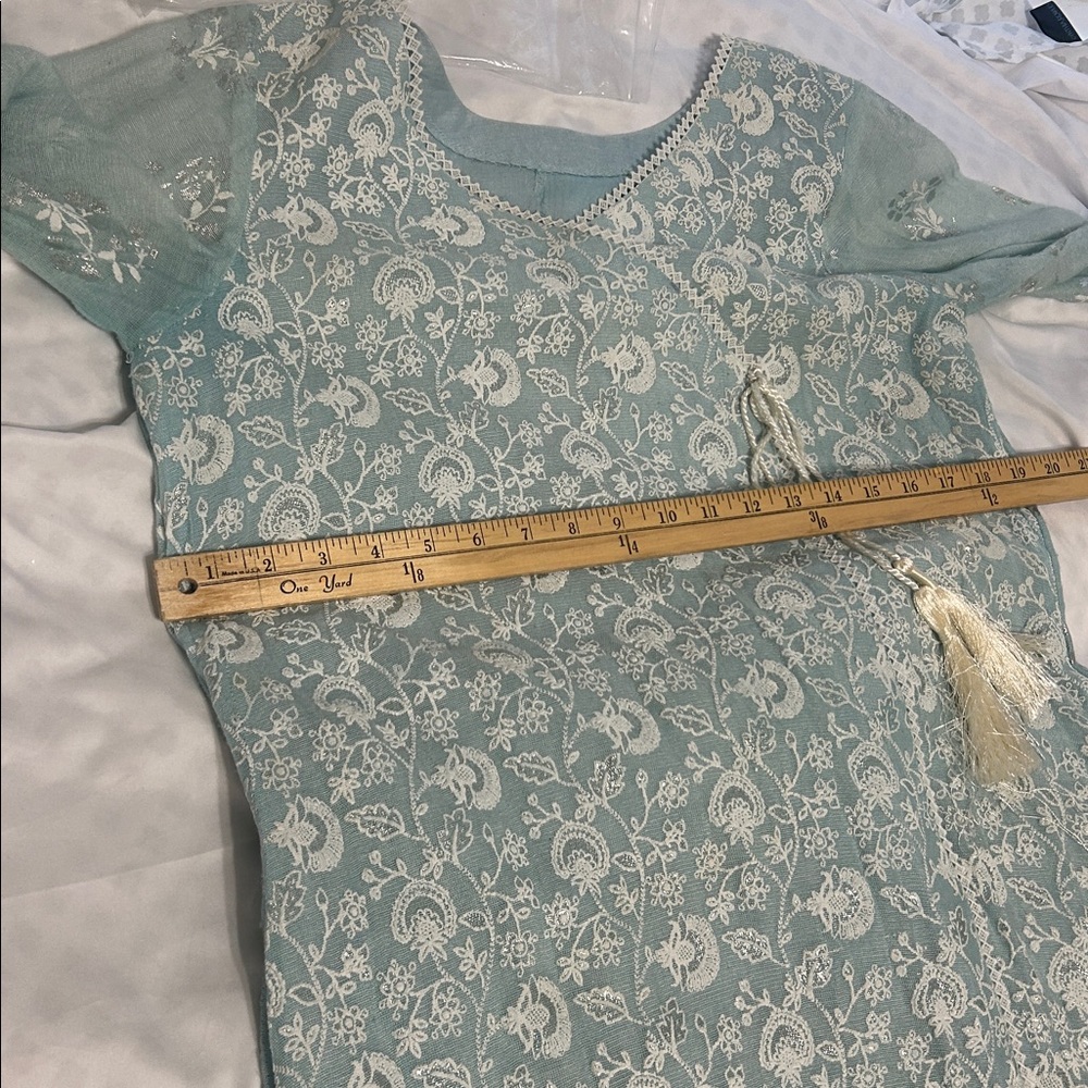 Shalwar kameez green white anarkali style with organza duppatta trousers. S - Picture 12 of 17